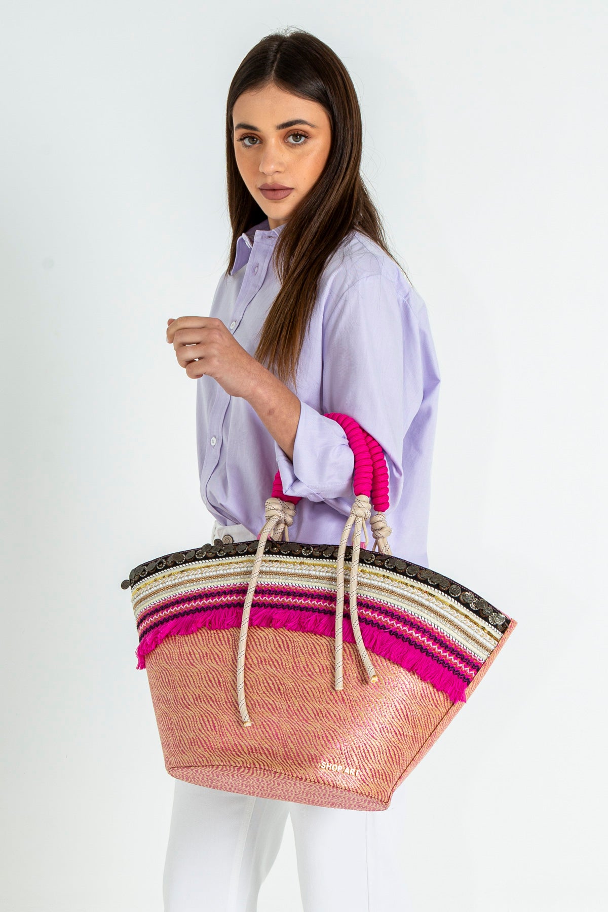 Multicolor basket bag with applications