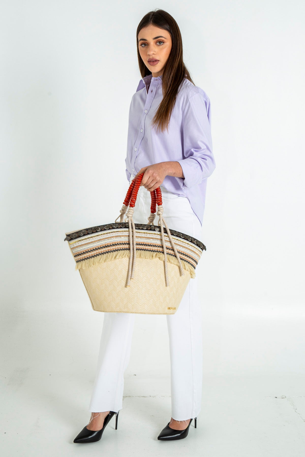 Multicolor basket bag with applications