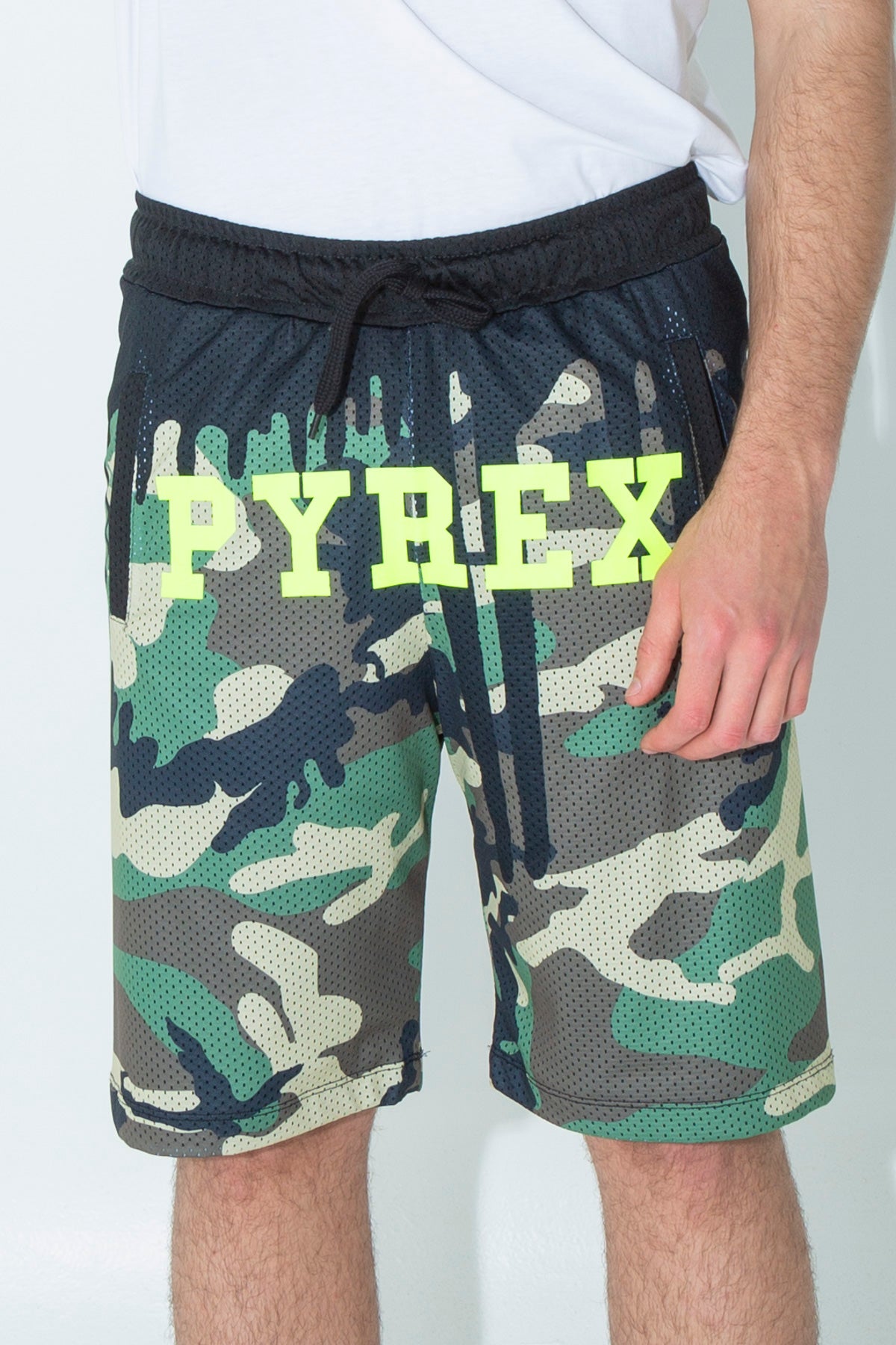 Bermuda shorts in camouflage mesh