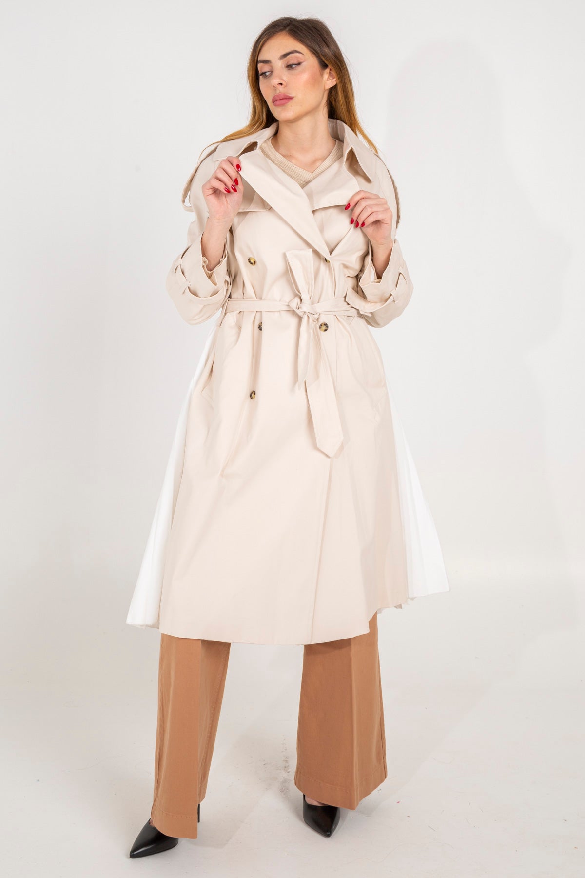 Trench coat with pleats