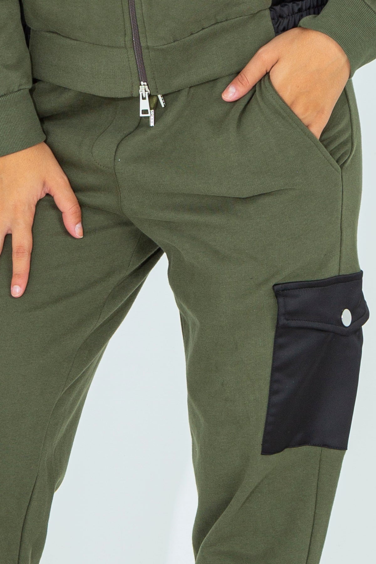 Pantalone tuta con tasconi