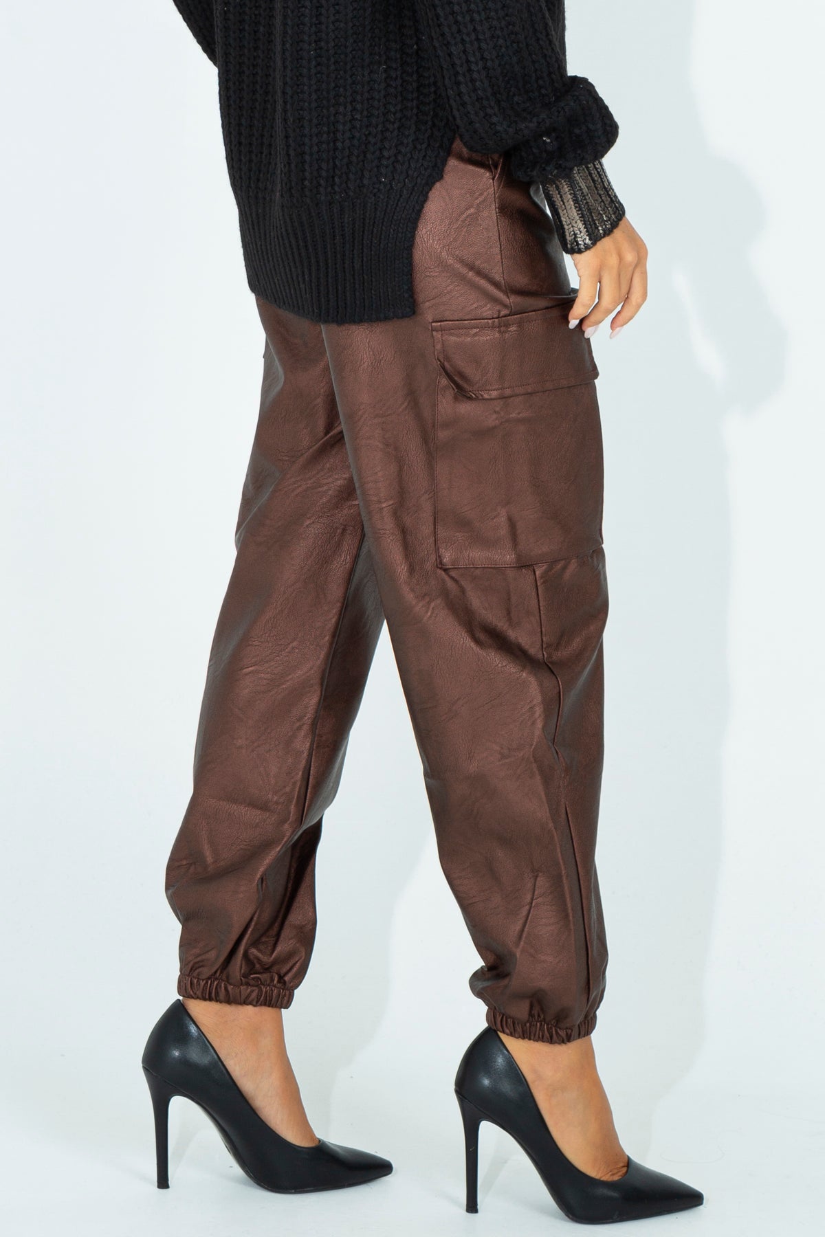 Pantalone cargo in ecopelle