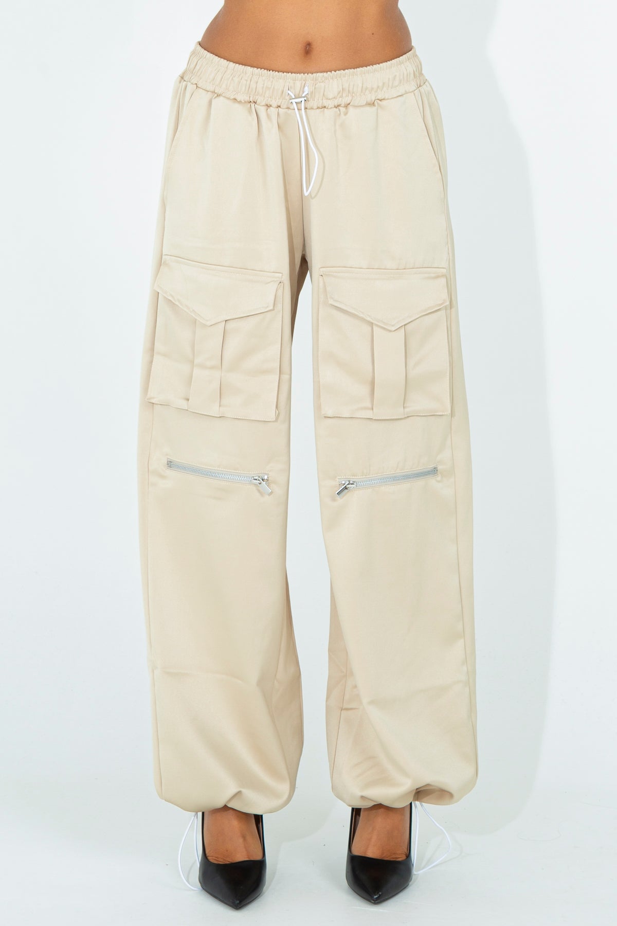 Pantalone cargo in raso