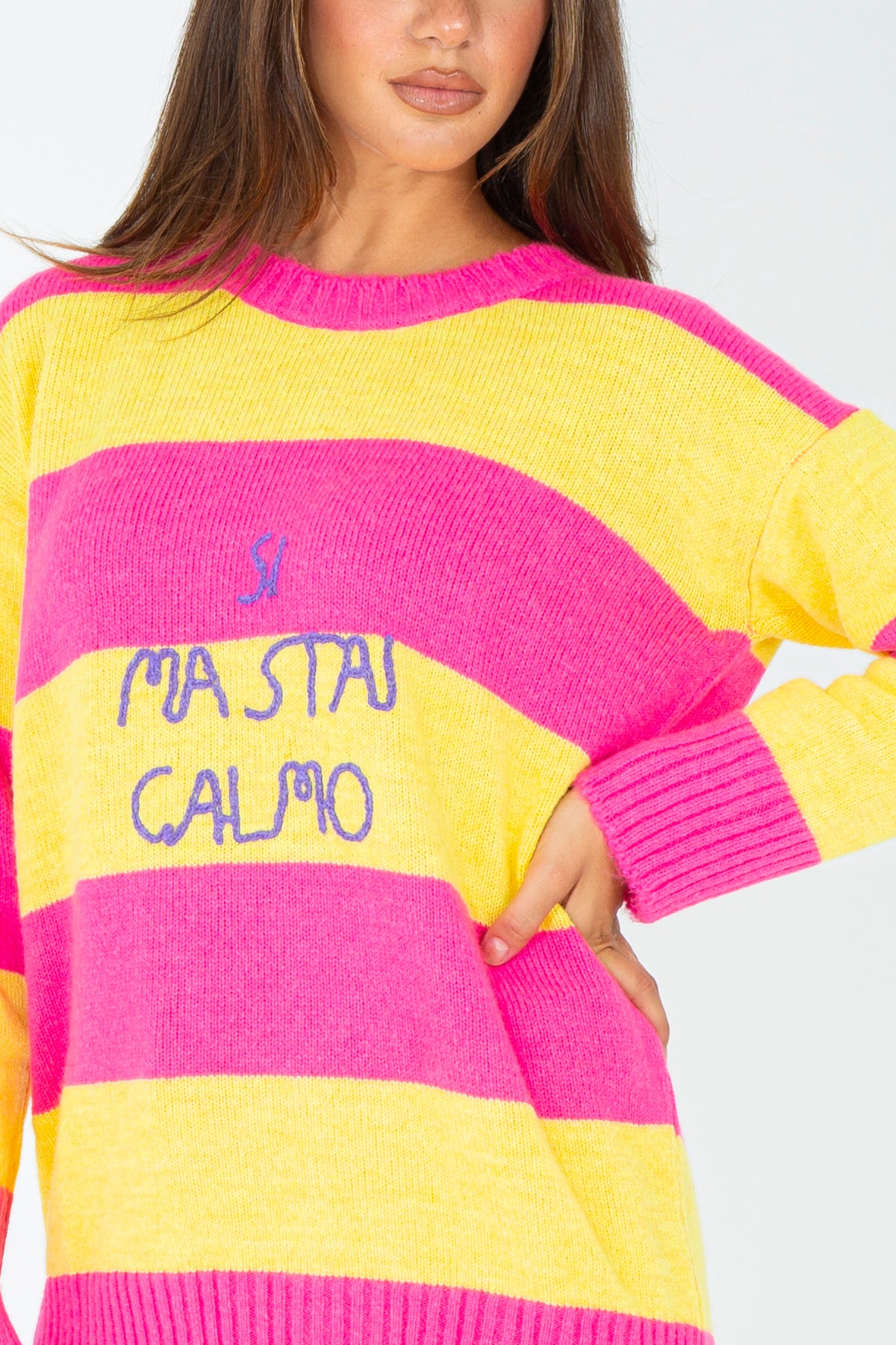 Maglia a righe con frase ricamata