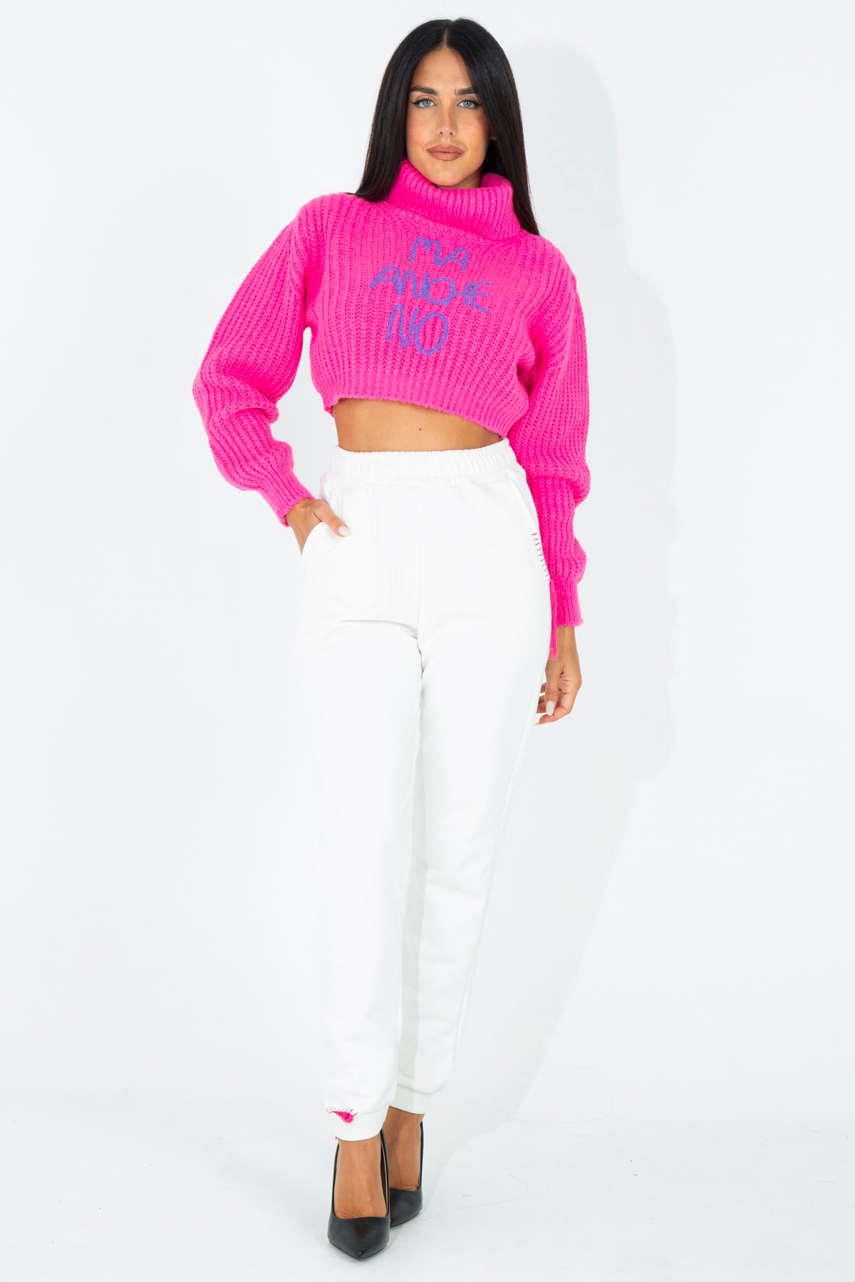 Maglia lupetto crop con frase ricamata