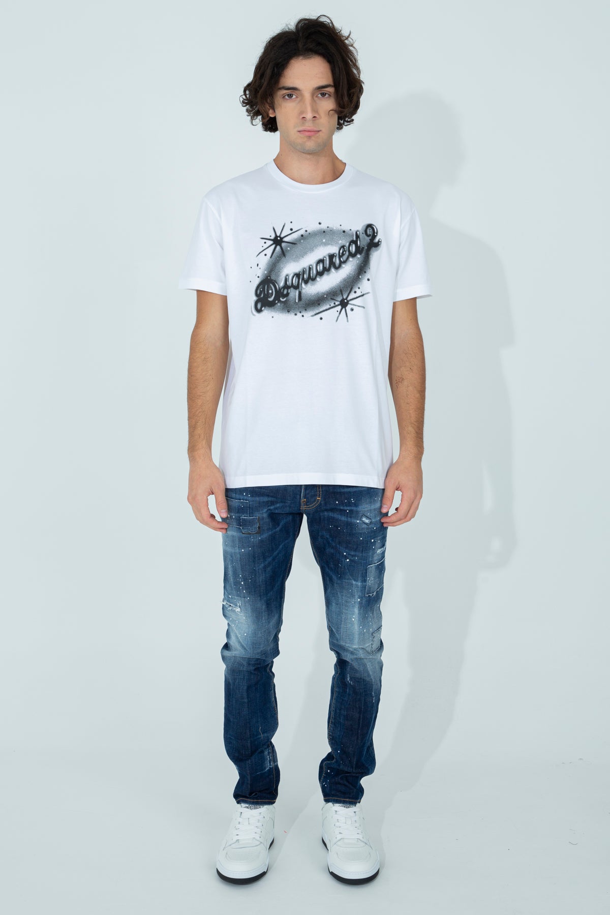 T-shirt con stampa frontale logata