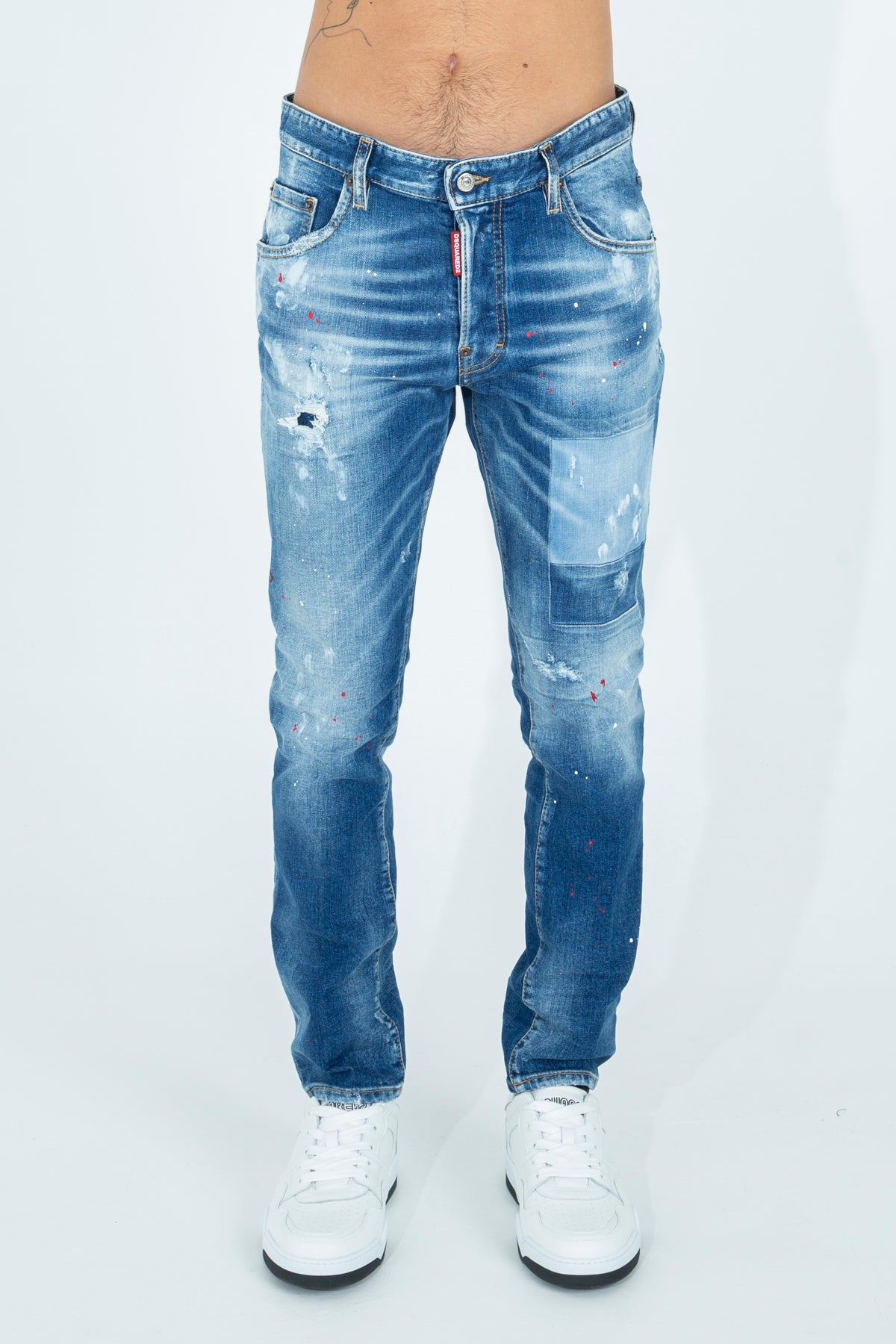 Jeans skater con rotture