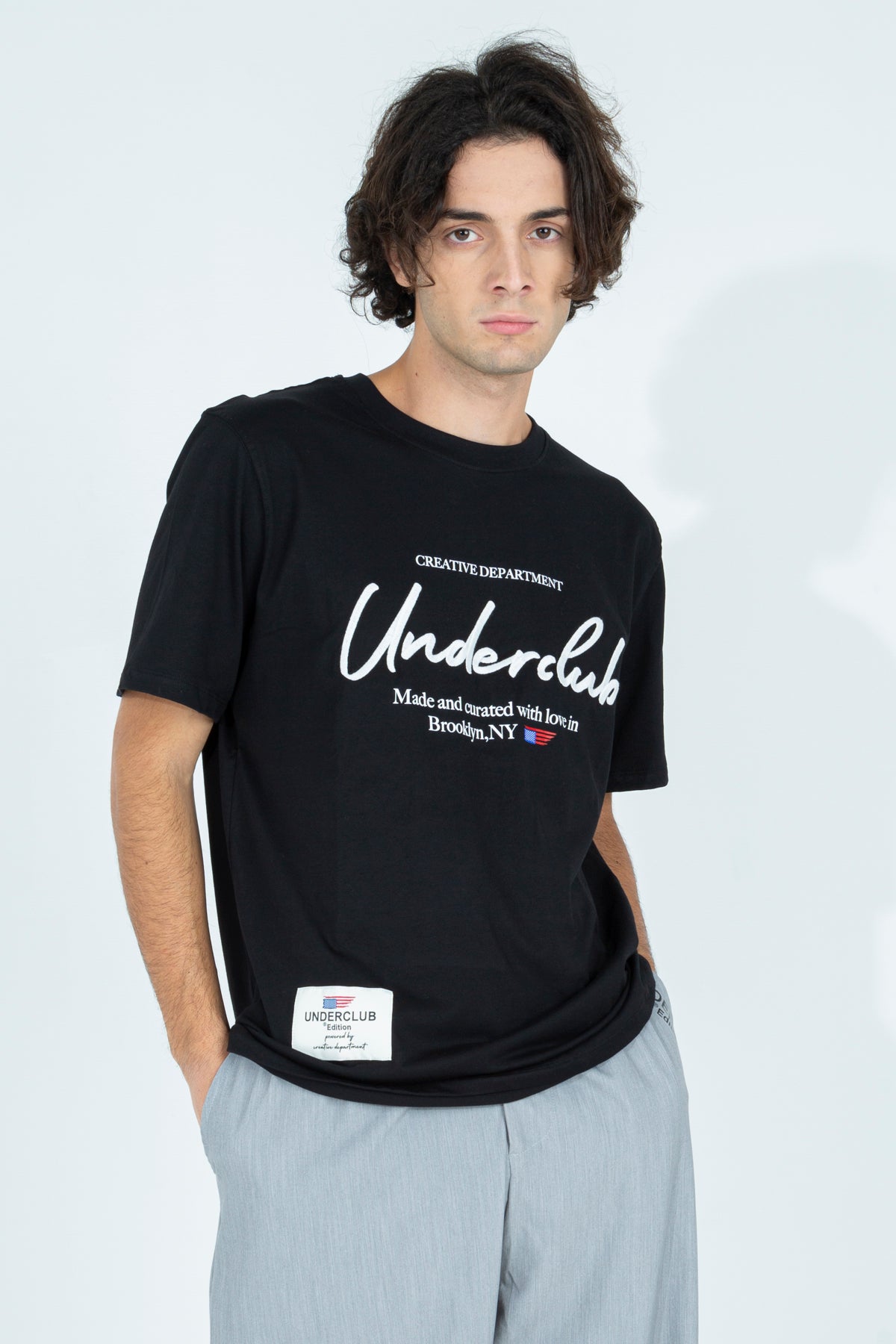 T-shirt con logo ricamato